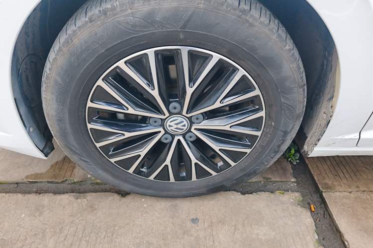 Used Volkswagen Sagitar 2020 280TSI DSG Comfort Version China VI Standard Left Front Wheel Hub