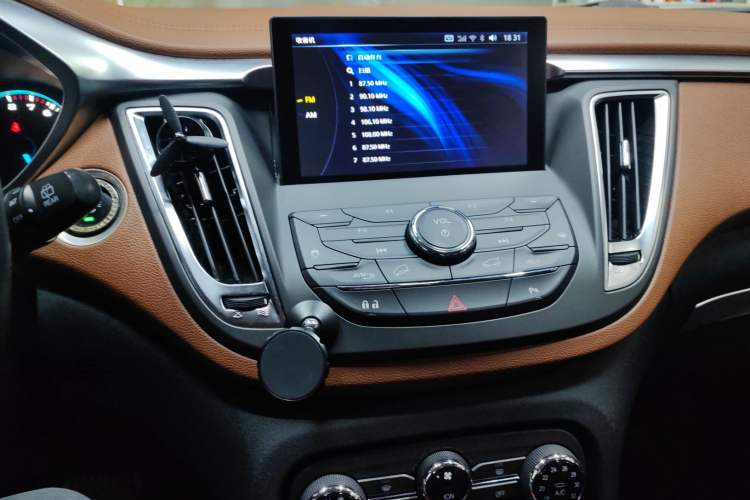 Used Soueast DX7 2015 1.5T Automatic Prestige Model Audio And AC Panel