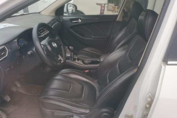 Used Dongfeng Fengon 580 2017 1.5T Manual Luxury Model
