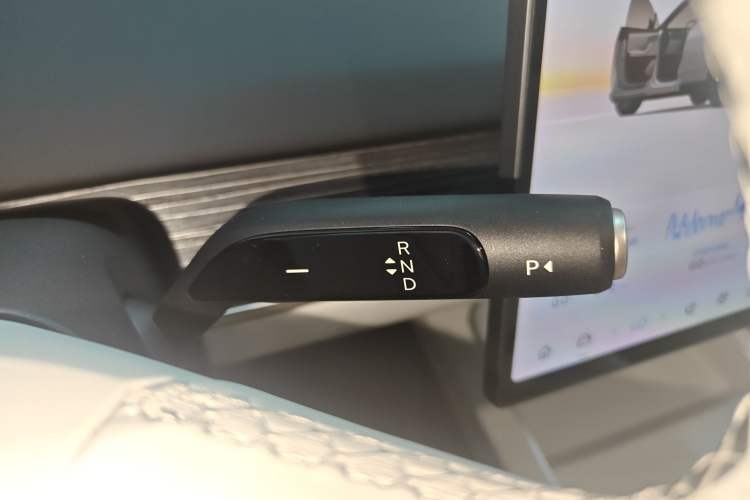 Used ONVO L60 2024 60 kWh Rear-Drive Version Gear Lever