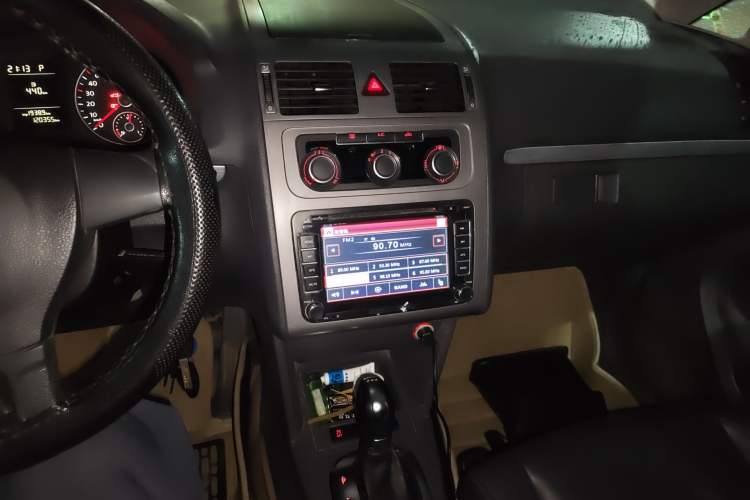 Used Volkswagen Touran 2013 1.4T DSG Comfort Edition 5-Seater Audio And AC Panel