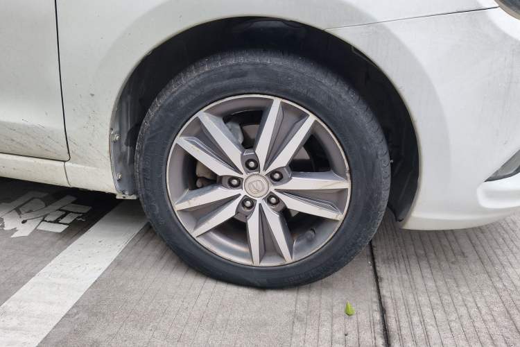 Used CHANGAN Eado 2015 1.6L Automatic Luxury Model Right Front Wheel Hub
