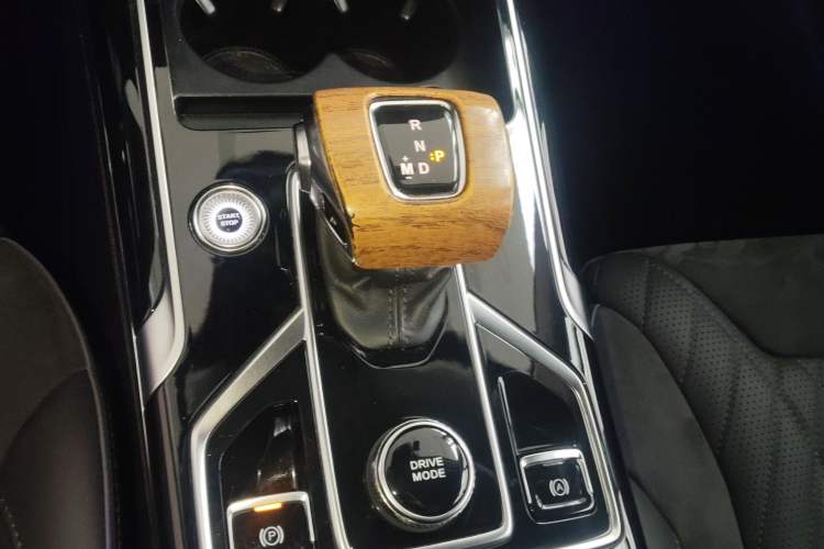 Used Hongqi HS5 2022 Revised Version 2.0T Smart Connect Flagship Edition Gear Lever