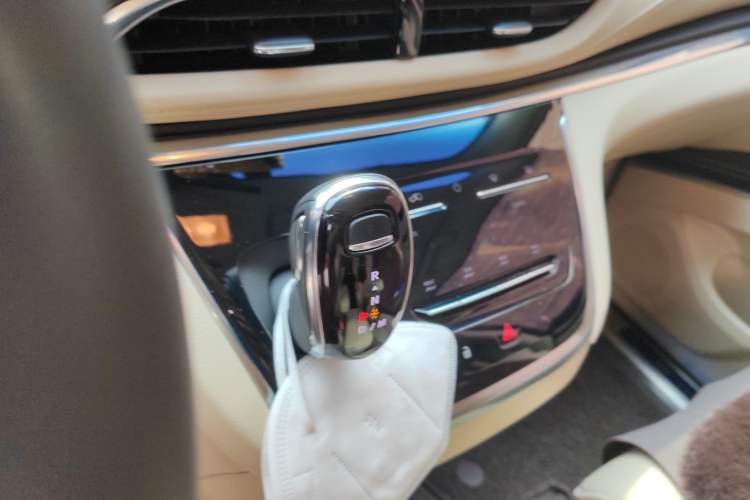 Used Buick GL8 2023 Facelifted Land Cruiser Executive Luxury Version
