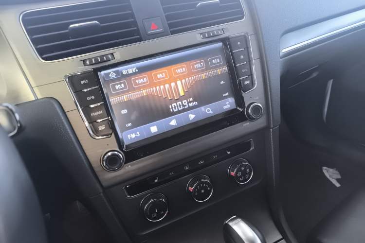 Used Volkswagen Golf 2015 1.4TSI Automatic Luxury Model
