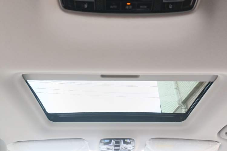 Used Roewe iMAX8 New Energy 2025 1.5T DMH Lu Zun Deluxe Edition
