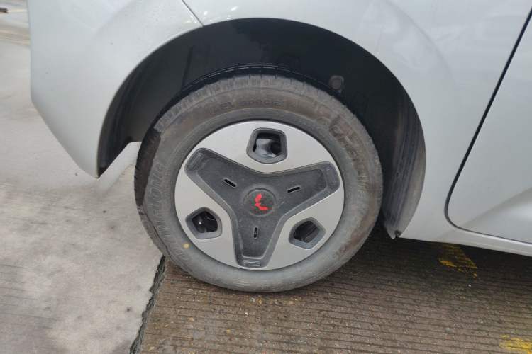 Used Wuling Zhiguang New Energy 2025 Comfort Model Right Rear Wheel Hub