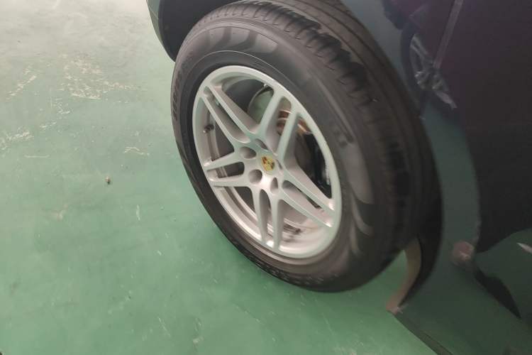 Used Porsche Macan 2018 Macan 2.0T Right Rear Wheel Hub