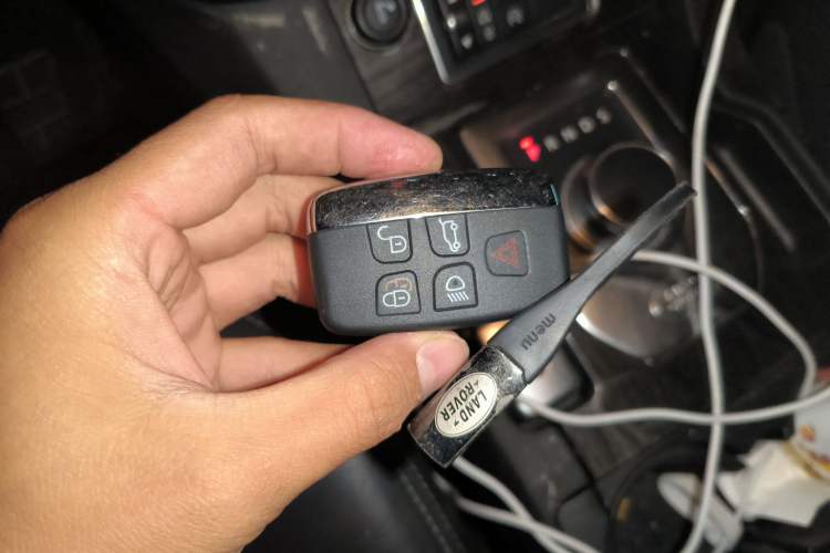 Used Land Rover Discovery 2016 3.0 SC Obsidian Black Heritage Edition HSE