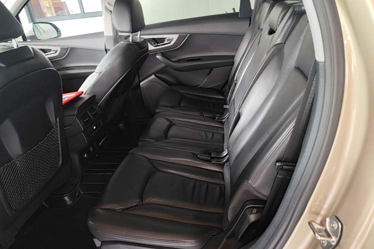 Used Audi Q7 2018 40 TFSI Comfort Model