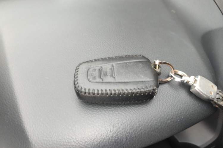 Used Toyota Prado 2018 3.5L Automatic TX-L with Rear-Mounted Spare Tire Vehicle Key