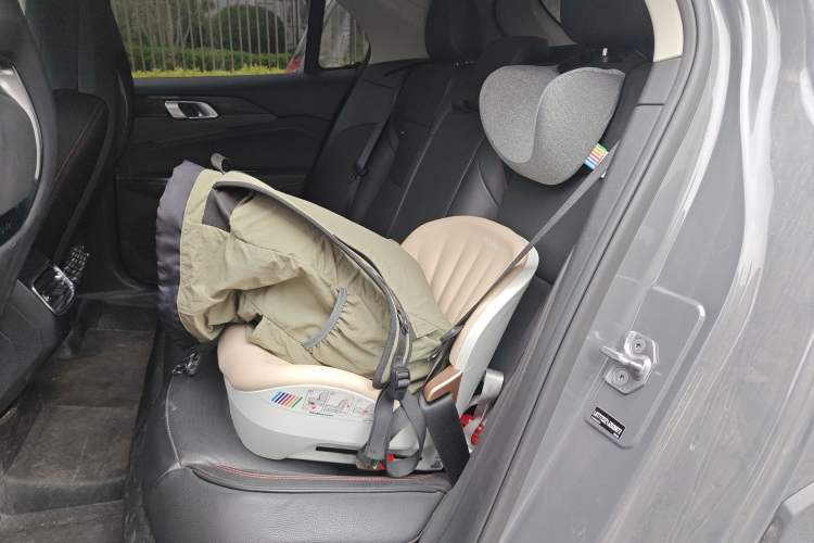 Used Lynk & Co 02 2018 1.5T DCT Two-Wheel Drive Pro Version China V Emission Standard Left Rear Seat