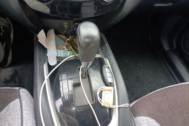 Used Nissan X-Trail 2015 2.0L CVT Comfort MAX Edition 2WD Gear Lever