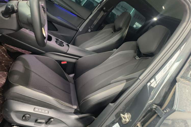 Used Volkswagen ID.UNYX 2024 Pro Long-Range Version Left Front Seat