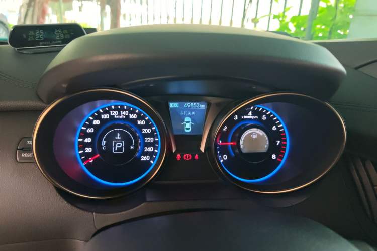 Used Hyundai Genesis Coupe 2012 2.0T Automatic Luxury Edition Odometer Close Up