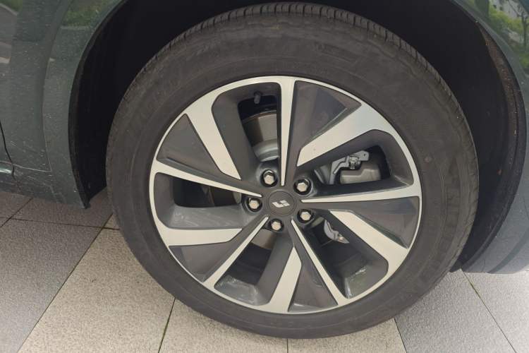 Used Li Auto ONE 2021 Extended-Range 6-Seater Version Right Front Wheel Hub