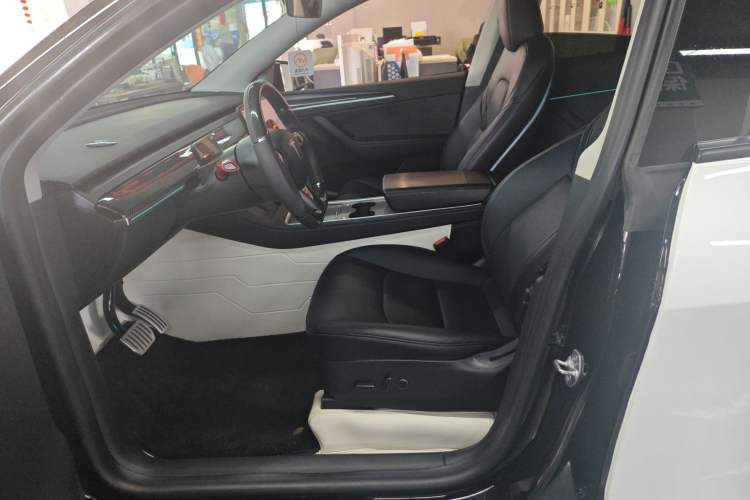 Used Tesla Model Y 2022 Performance High-Performance All-Wheel-Drive Version Left Front Seat