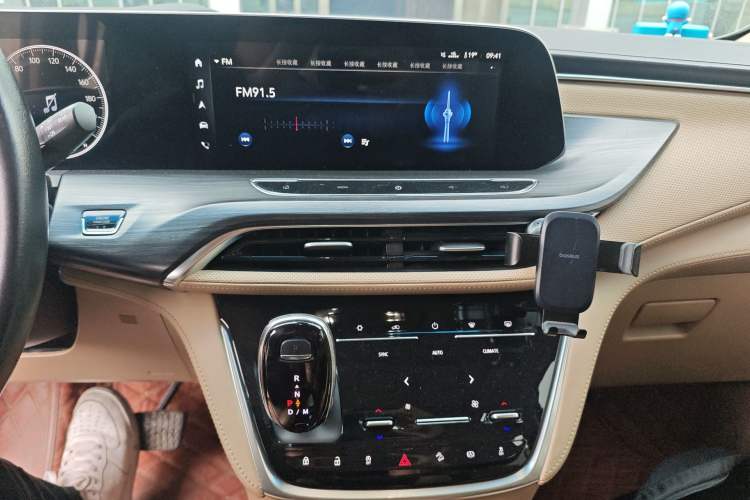 Used Buick GL8 2021 ES Landtrek 653T Luxury Model Audio And AC Panel