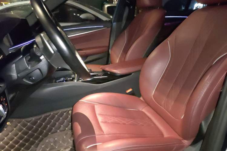 Used BMW 5 Series 2021 Facelifted 530Li Leading Edition M Sport Package
