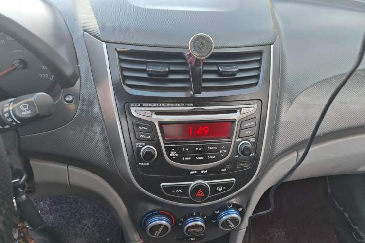 Used Hyundai Verna (older generation) 2014 1.4L Manual Smart GLS Trim
