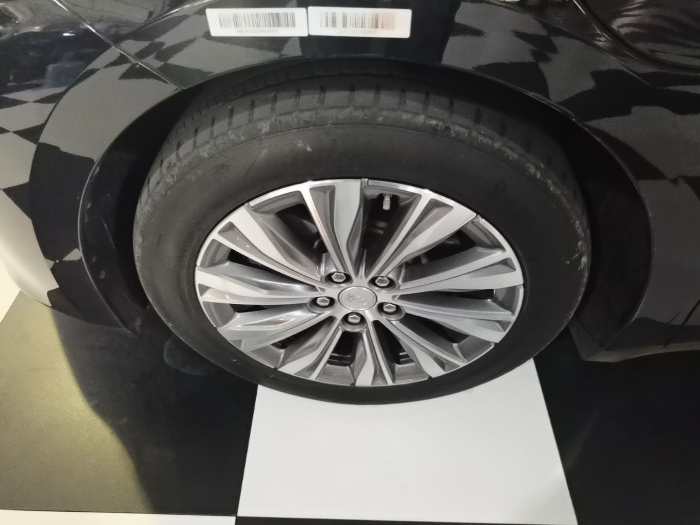Hongqi E-QM5 2024 610 km PLUS — снимка 10