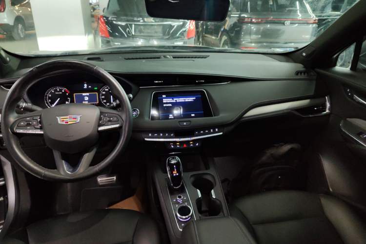 Used Cadillac XT4 2022 28T Two-Wheel-Drive Luxury Version