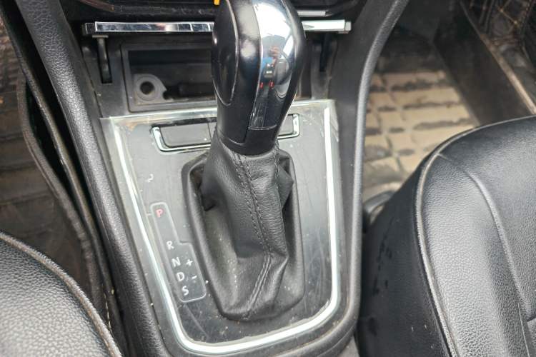 Used Volkswagen Bora 2020 1.5L Automatic Fashion Edition Gear Lever