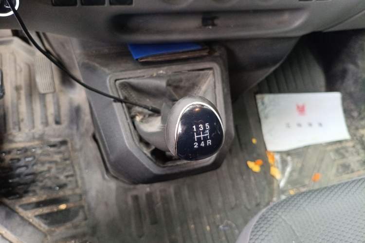 Used JMC Transit 2019 2.8T Commercial Version Short Wheelbase Mid-Roof 6-Seater China VI JX493 Gear Lever