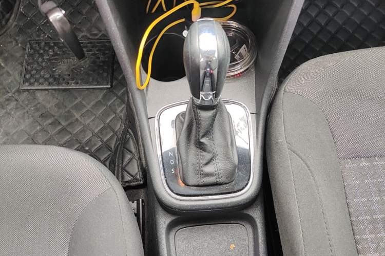 Used Volkswagen Polo 2016 1.6L Automatic Comfort Model Gear Lever