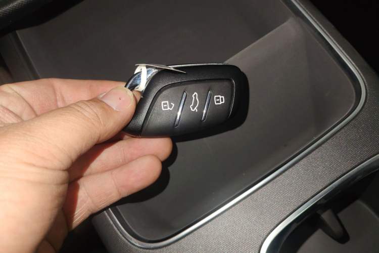 Used Roewe D6 2025 450 km Premium Edition Vehicle Key