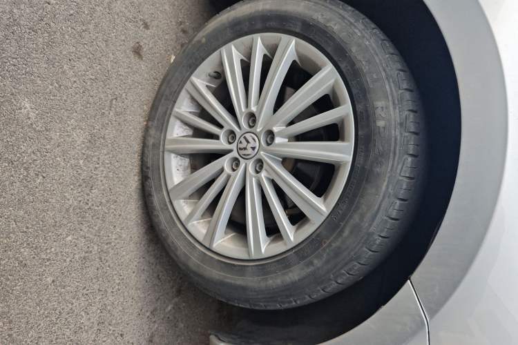 Used Volkswagen Gran Lavida 2014 1.6L Automatic Sport Edition
