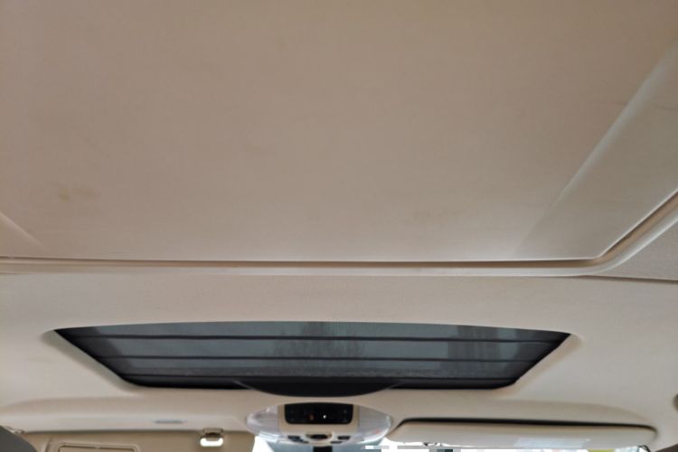 Used Mercedes-Benz Viano 2014 3.5L Premier Edition Headliner