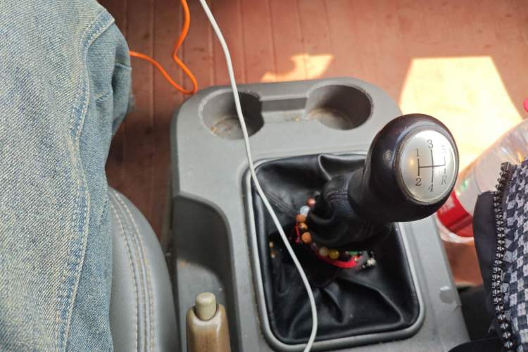 Used FORTHING Lingzhi 2013 M5 Q7 2.0L 7-Seater Long-Wheelbase Comfort Model Gear Lever