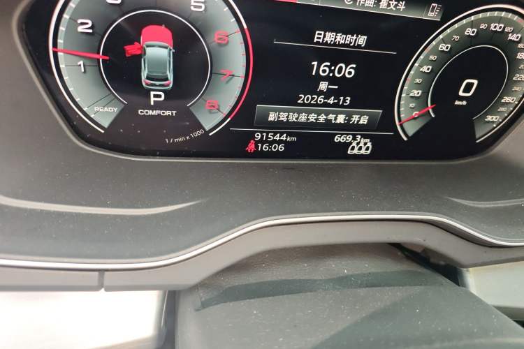 Used Audi Q5L 2022 40T Fashionable and Dynamic Model Odometer Close Up