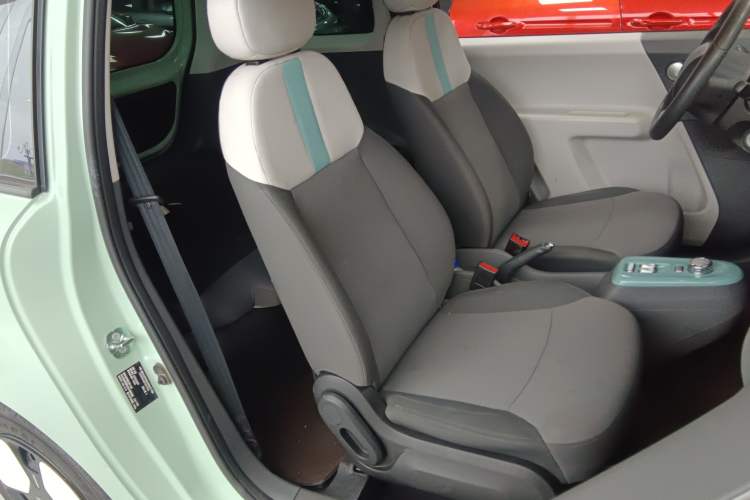 Used CHANGAN NEVO Lumin 2022 155 km – Refreshingly Sweet Edition Right Front Seat