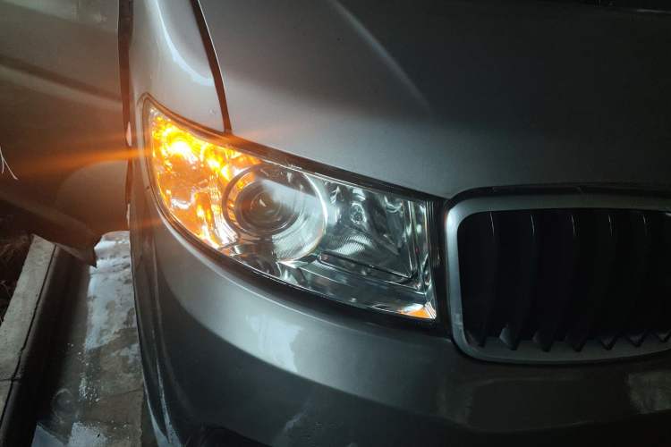 Used Jinbei Hiace X30 2021 1.5L Wealthy Single-Steaming Air-Conditioned Version Bus China VI Standard SWC15M Right Front Headlight