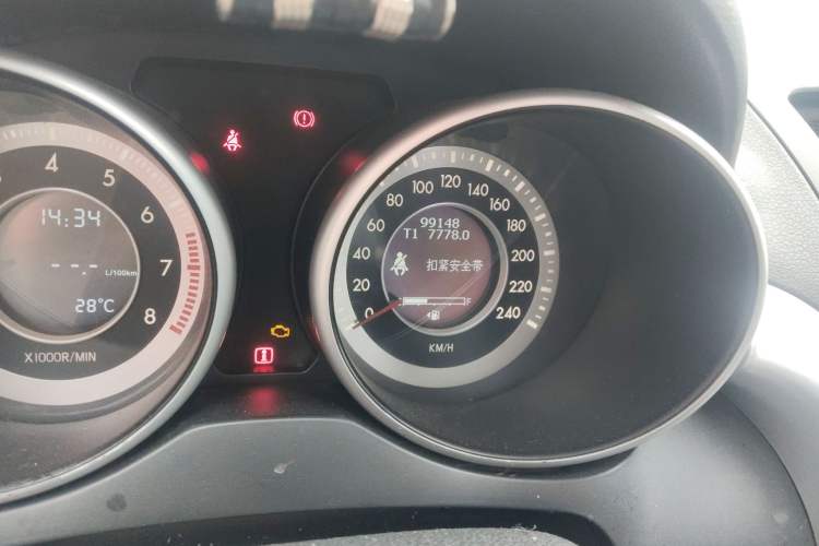 Used Bestune X80 2013 2.0L manual luxury version Odometer Close Up