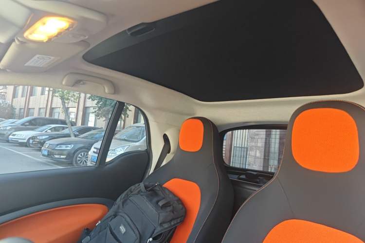 Used smart fortwo 2015 1.0L 52 kW Hardtop Passion Edition Headliner