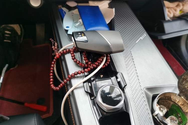 Used CHANGAN OSHAN Z6 New Energy 2023 ZhiDian iDD 150KM Flagship Model Gear Lever