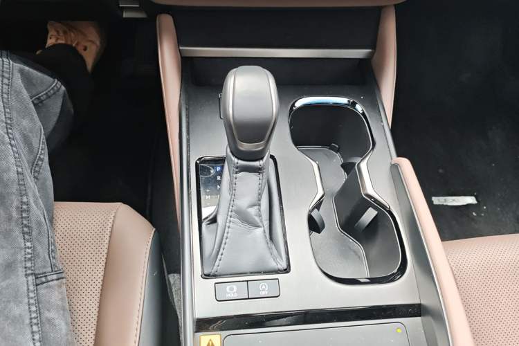 Used Lexus ES 2024 200 Premium Edition Gear Lever