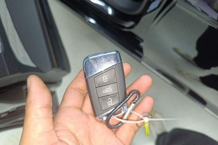 Used Volkswagen Magotan 2023 2 Million Units Commemorative Edition 330TSI DSG Luxury Version Vehicle Key