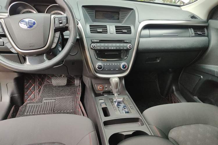 Used Bestune X80 2016 2.0L automatic Comfort trim level