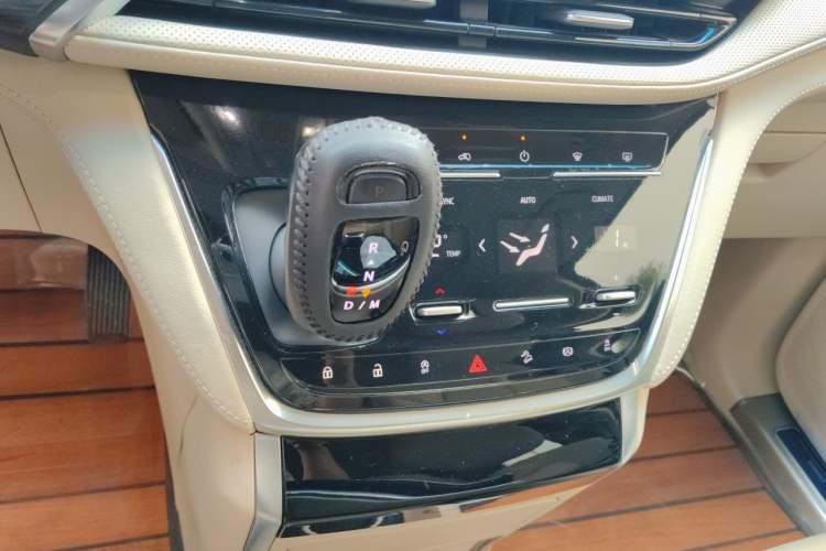Used Buick GL8 2023 ES Lu Zun Deluxe and Yue Edition
