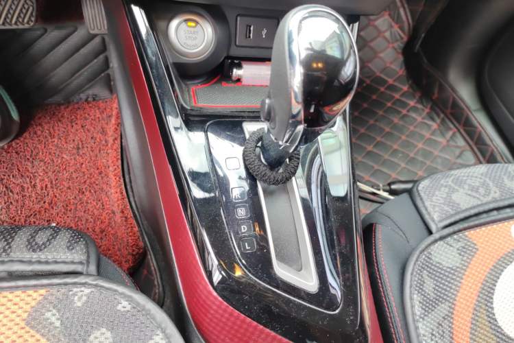 Used Nissan Lannia 2020 1.6L CVT Smart Connect Smart Cool Edition Gear Lever