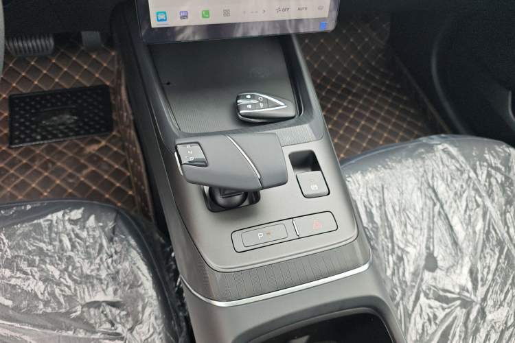 Used CHANGAN Eado 2025 Blue Whale 1.5T 500Bar Prestige Model Gear Lever