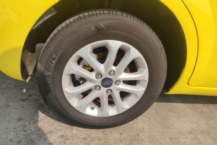 Used Ford Focus 2013 Hatchback Classic 1.8L Automatic Base Model