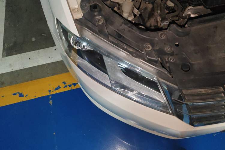 Used Volkswagen Lavida 2013 Revised Version 1.4 TSI DSG Comfort Edition Right Front Headlight