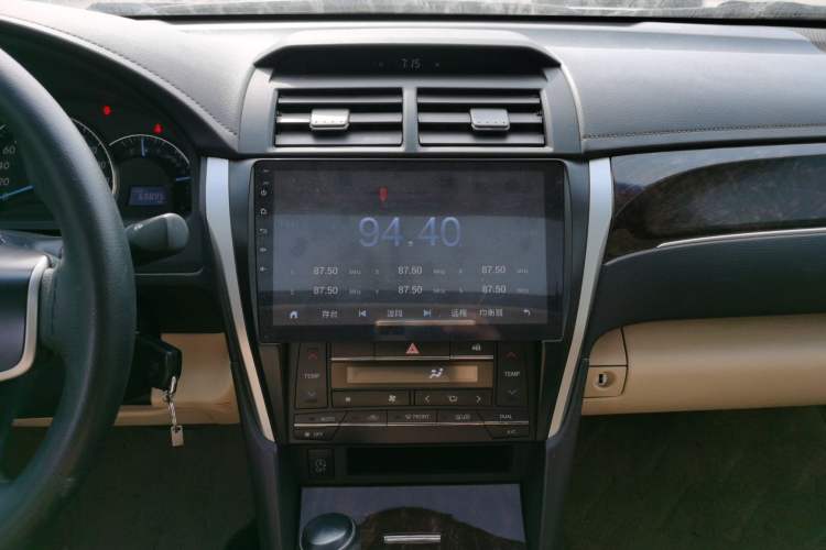 Used Toyota Camry 2016 2.0E 10th Anniversary Elite Edition Audio And AC Panel