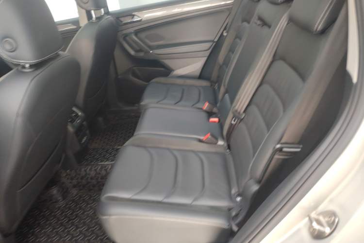 Used Volkswagen Tiguan L 2021 330TSI Automatic Two-Wheel Drive R-Line Enhanced Edition Left Rear Seat