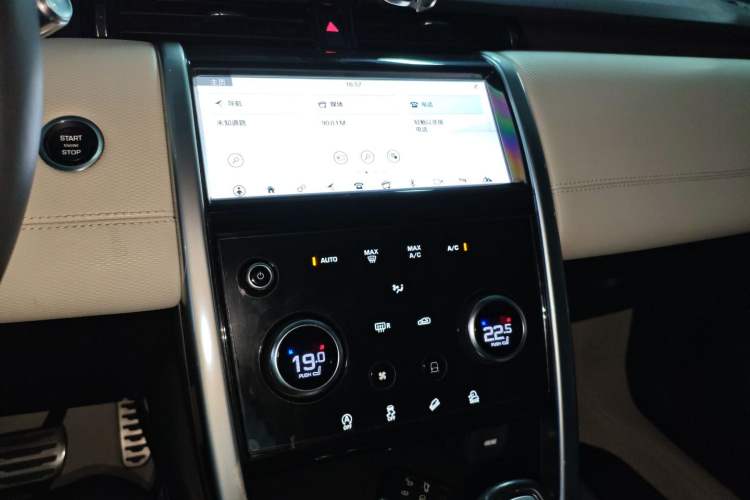 Used Land Rover Discovery Sport 2021 249 PS R-Dynamic S Performance Edition Audio And AC Panel